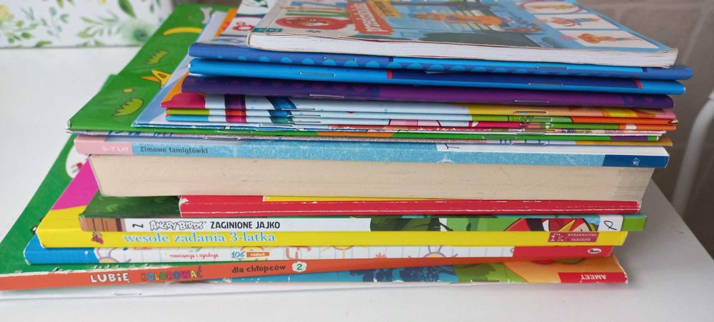 Kolorowanki + Łamigłówki -> razem 20 książeczek - 15 złoty