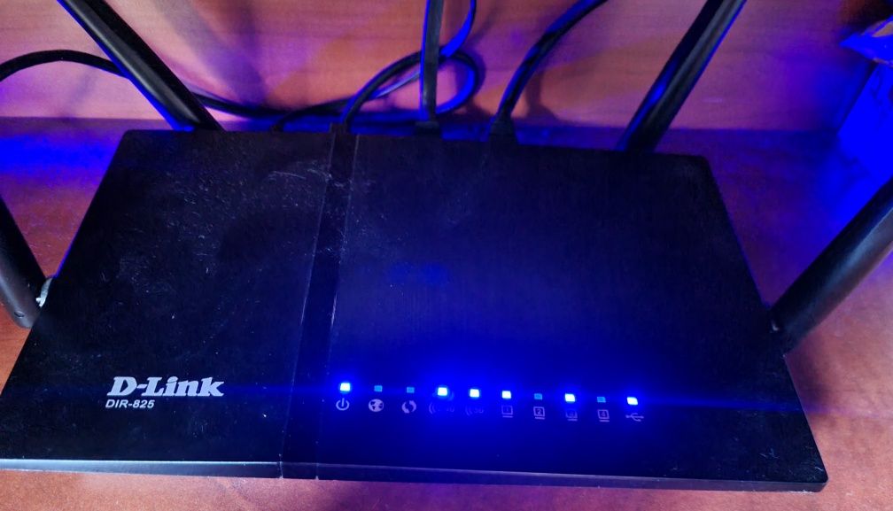 Router D-Link DIR 825