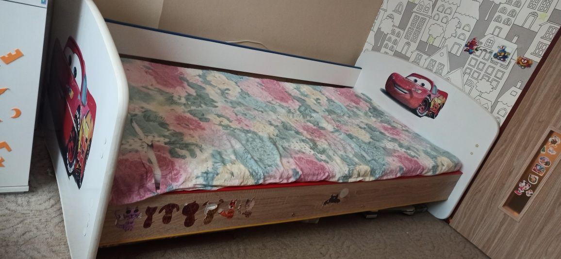 Łóżko dziecięce 160x80cm z materacem