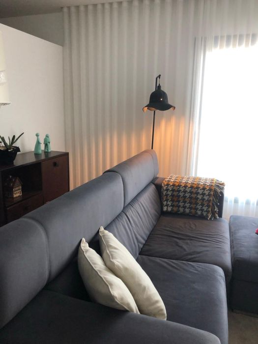 Sofá cinza com tecido excelente e otimo estado