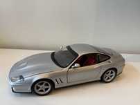 Model Ferrari 550 Maranello 1:18 UT Models (maisto welly hotwheels)
