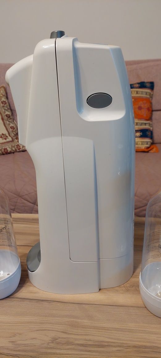 Saturator Sodastream + 2 butelki na wodę po 840ml każda +butla z gazem