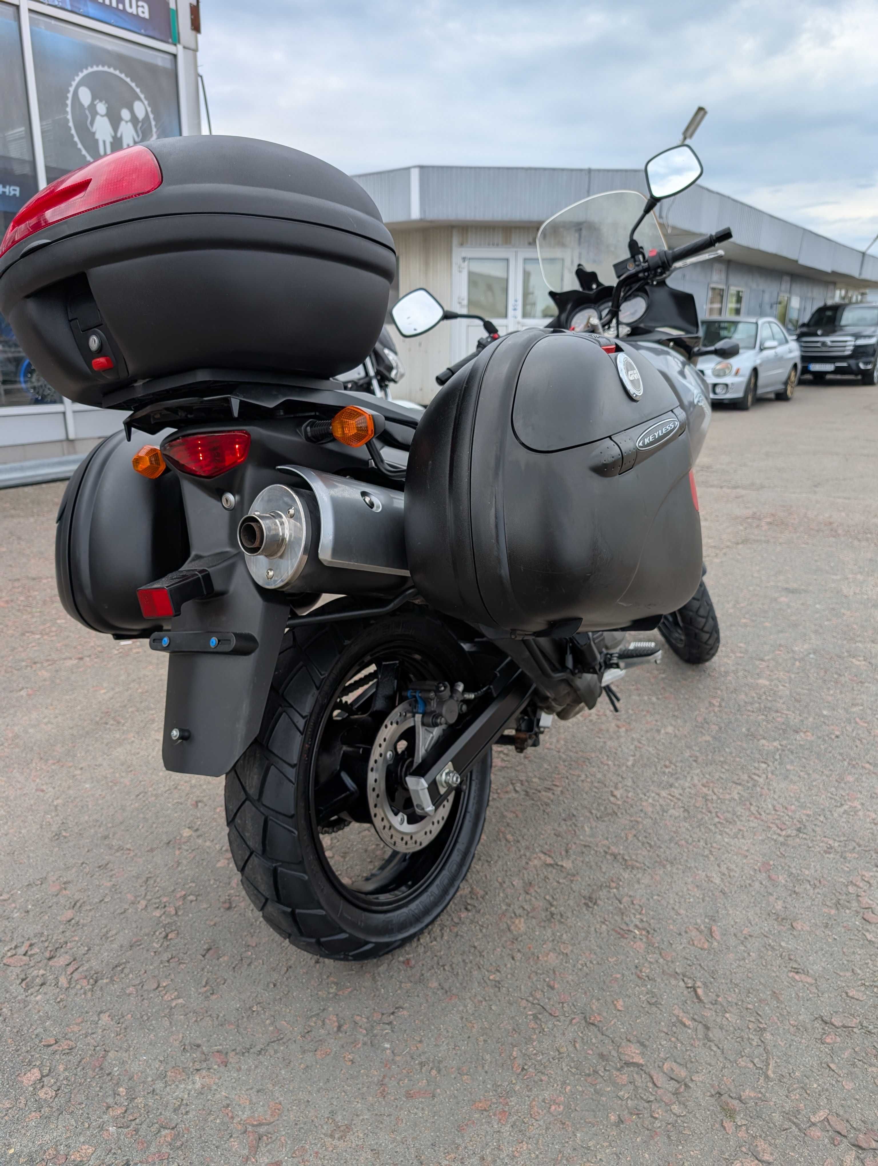 Мотоцикл Suzuki DL650V V-Strom MoToBaZa