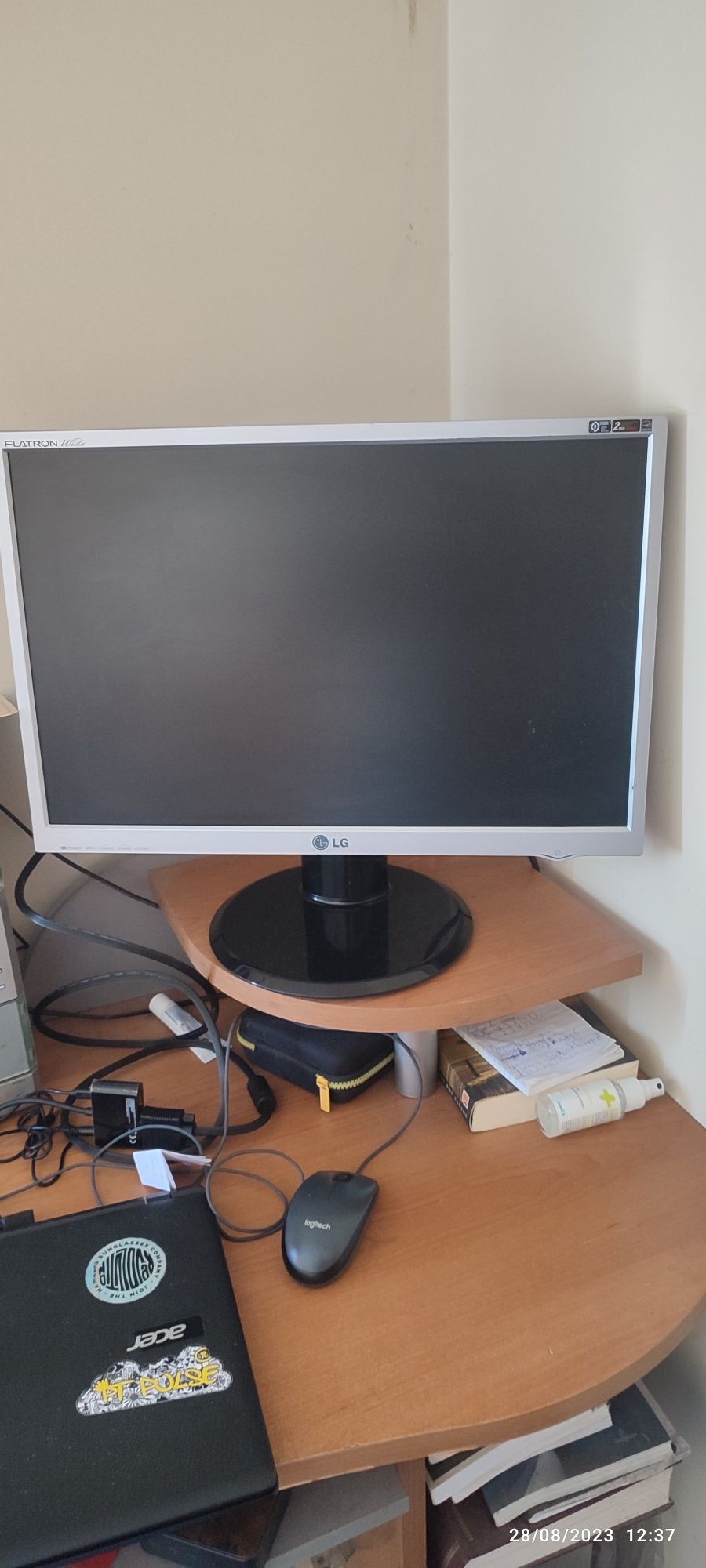 Vendo monitor+teclado sem fios e rato sem fios 
Tudo a funcionar perfe