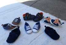 4 pares de SAPATOS/SAPATILHAS de BEBÉ, como novos.