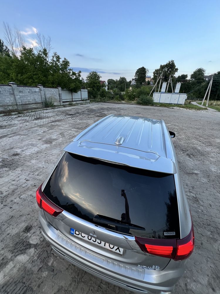 Mitsubishi outlander phev 2019 SEL 2.0