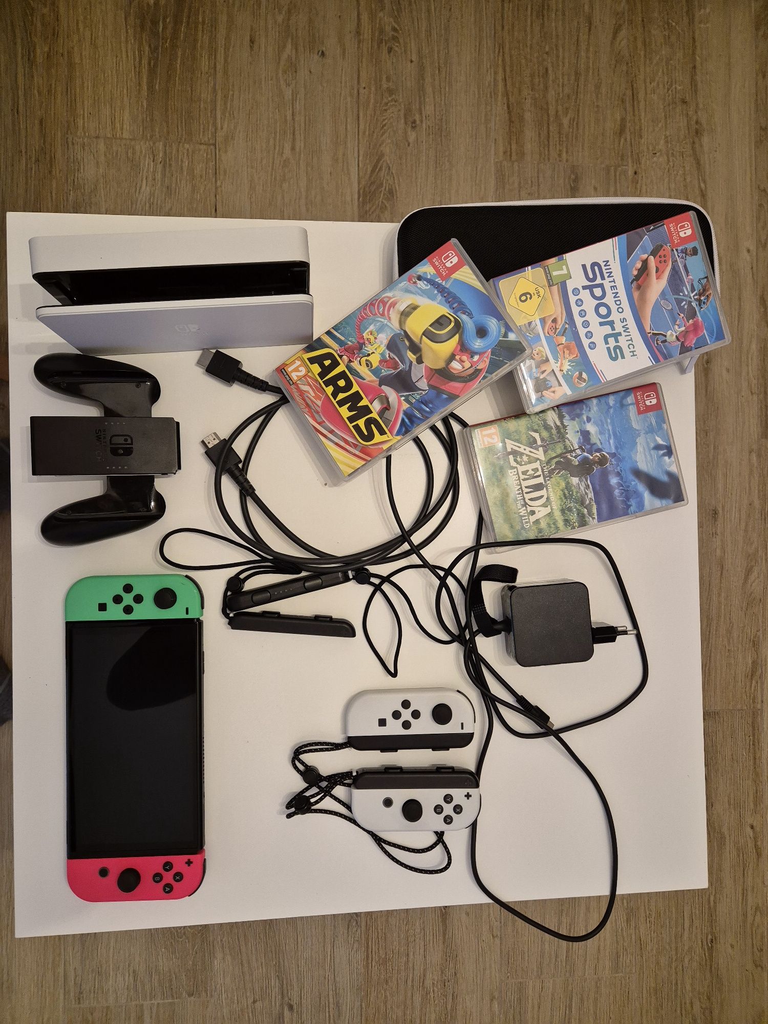 Zestaw: Nintendo Switch OLED + gry i akcesoria (Zelda, sports, arms)