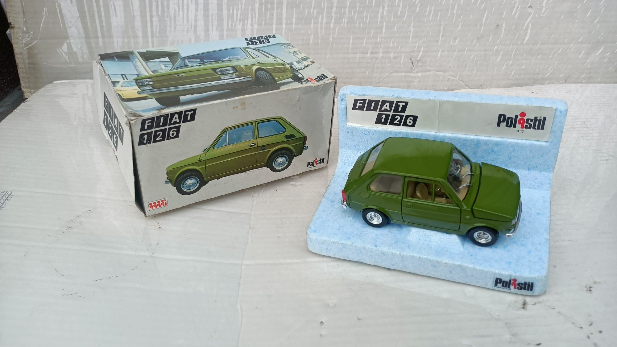FIAT 126p Maluch Polistil 1:24 model kolekcjonerski stary 1:25 w skali