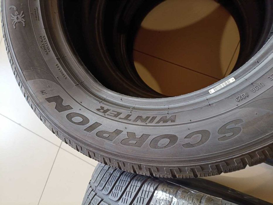 Комплект шин б/у 215/65R17 99H Pirelli Scorpion Winter