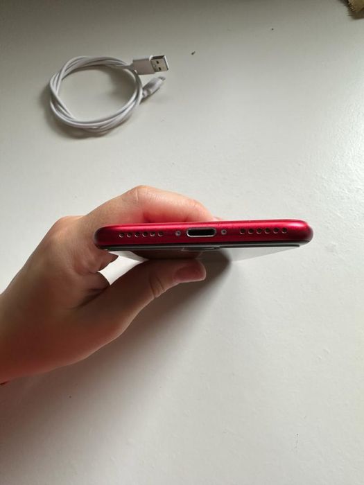iPhone SE 22 128GB Product Red