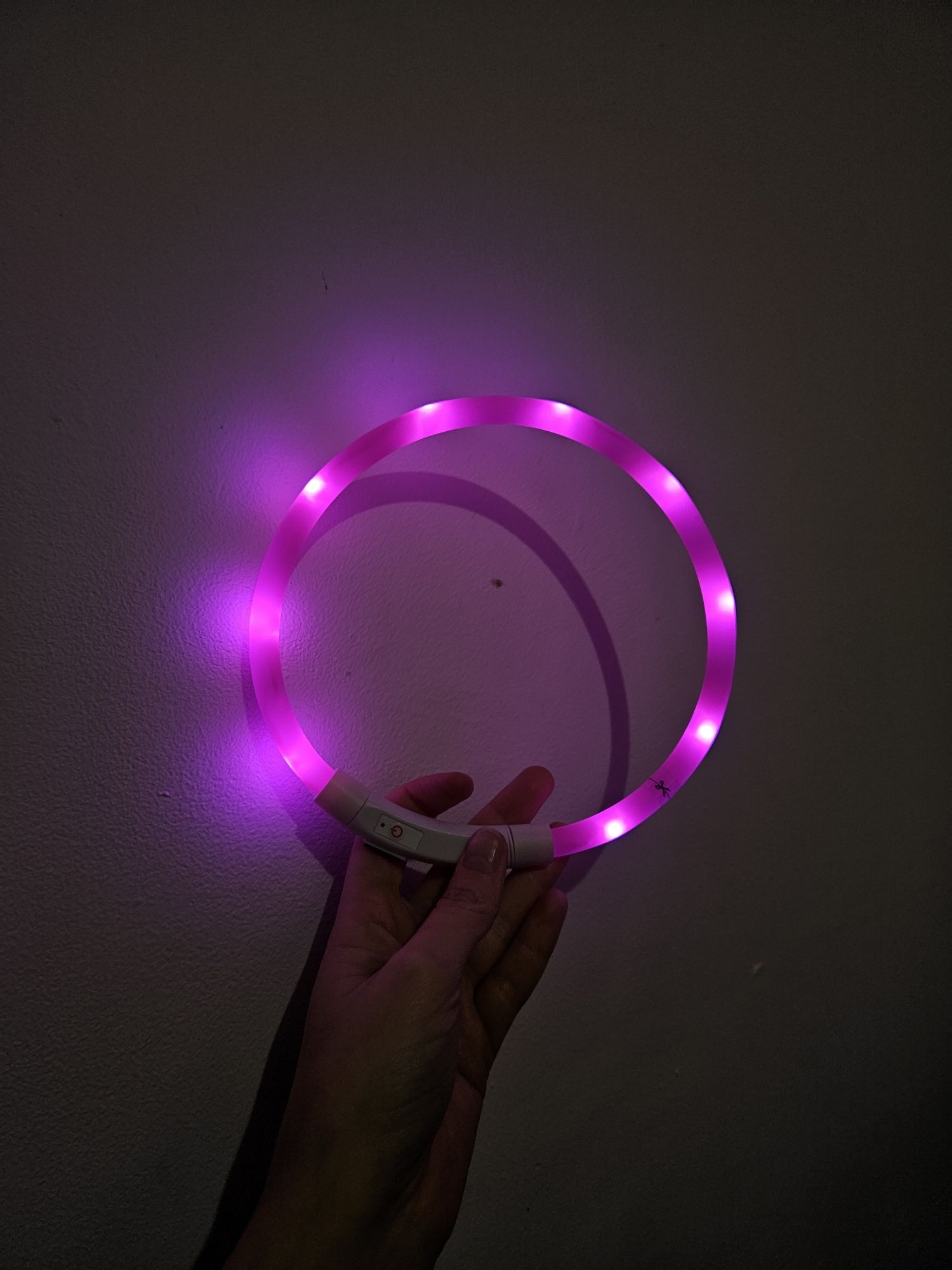 Święcąca obroża LED świetlna różowa dla psa