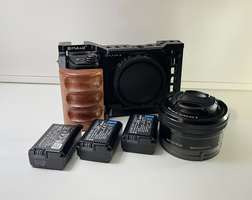 Sony A6400 + Lente 16-50mm + Cage + 3 Baterias — Excelente Estado