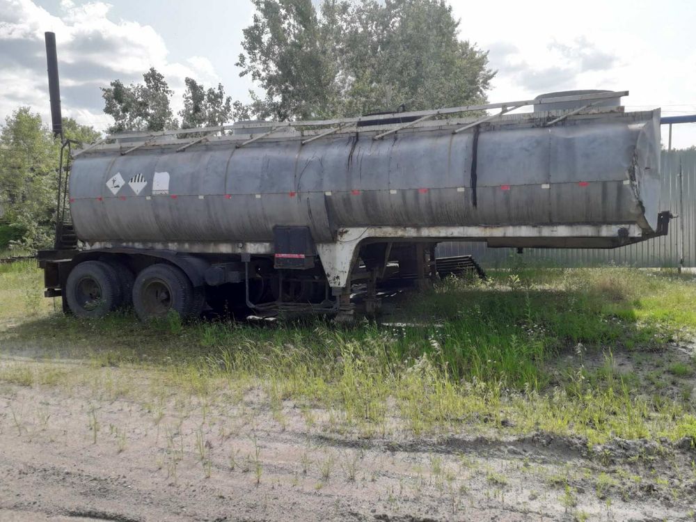 Полуприцеп  цистерна .