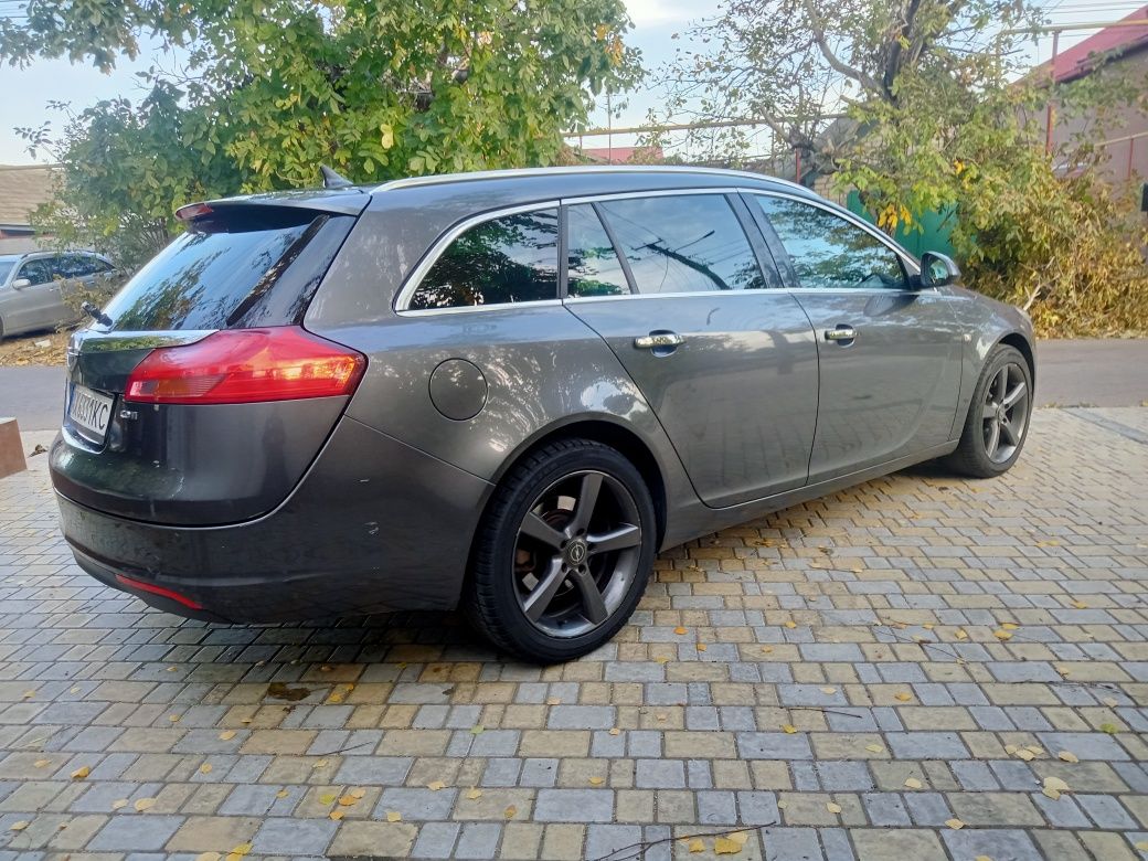 Opel insignia 2010г.