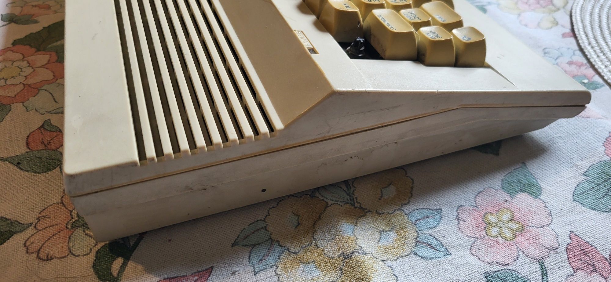 Sprzedam komputer commodere c64