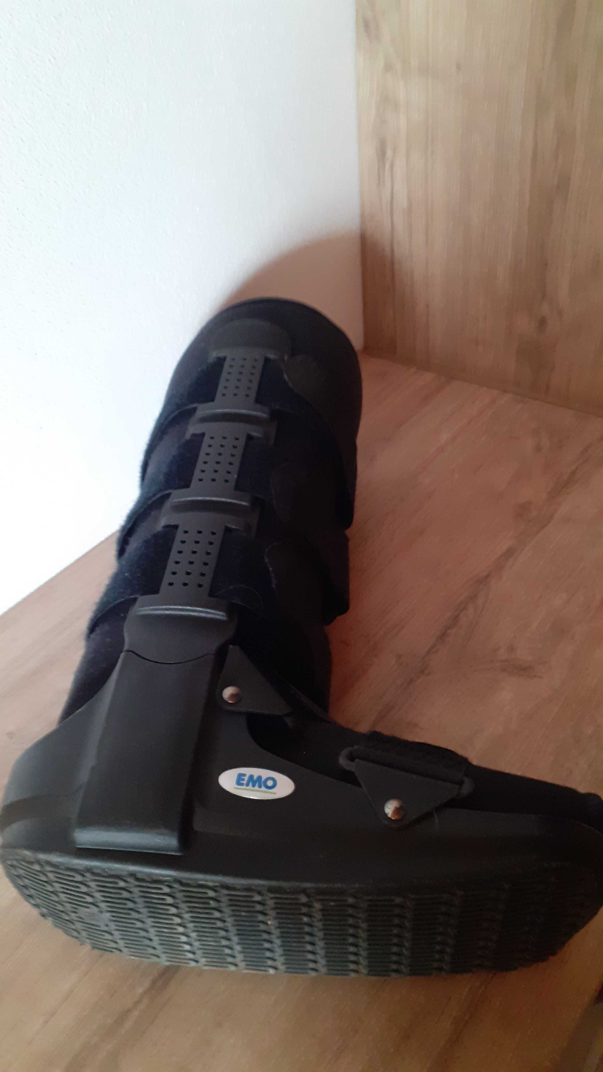 Bota Walker (Emo) Tamanho 41 ajustável