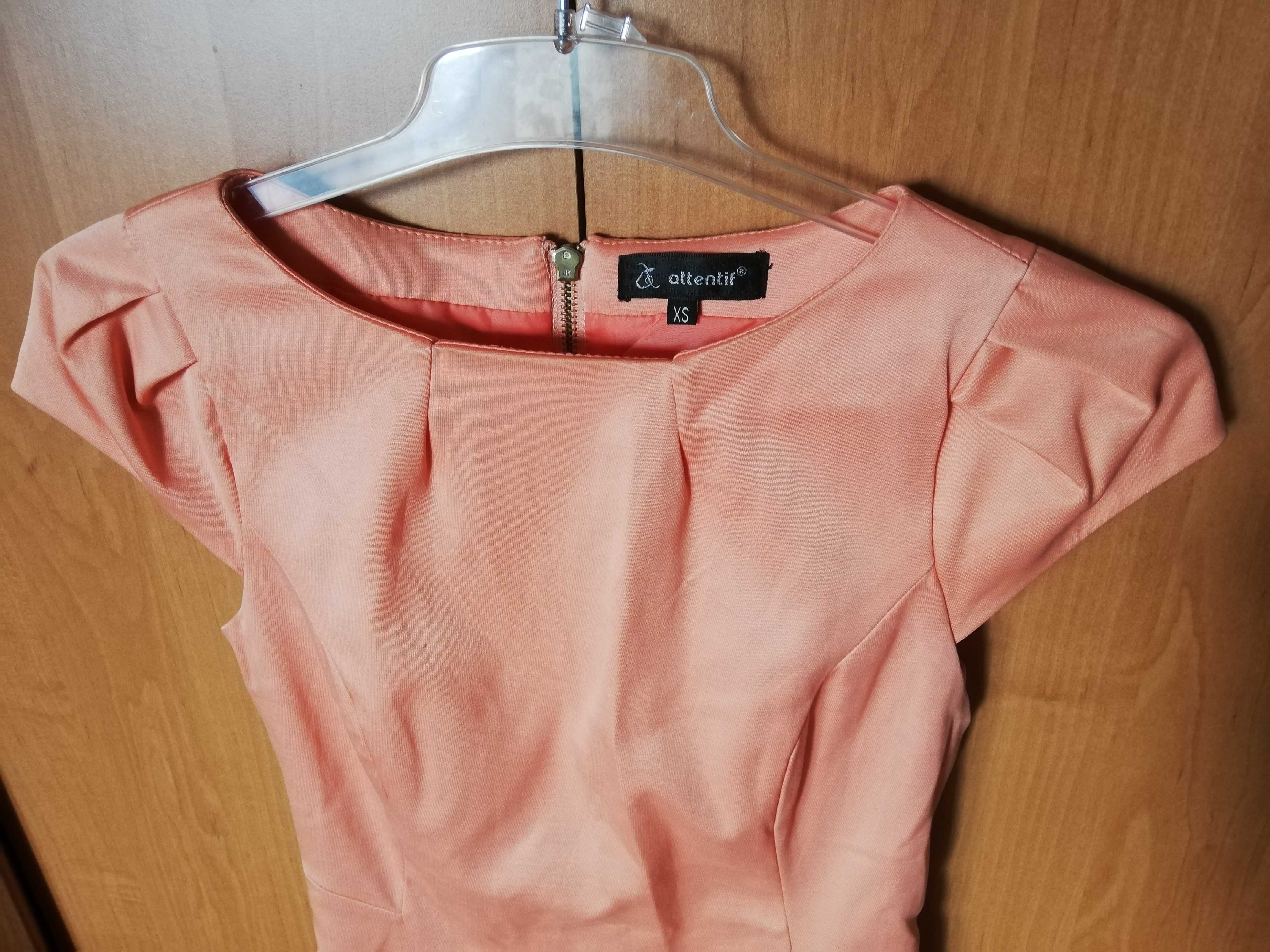 Sukienka XS / 34 koktajlowa łososiowa taliowana Attentif