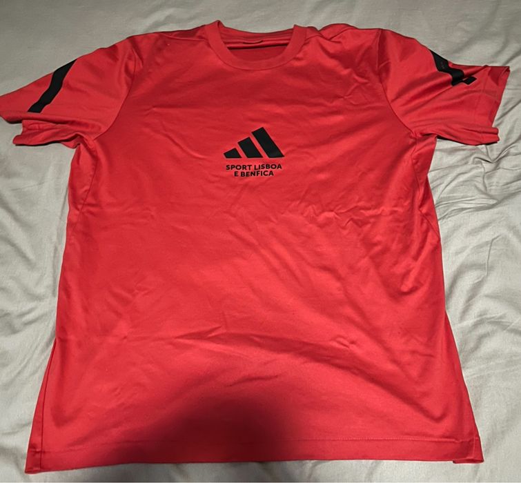 Vendo T - Shirt Benfica Adidas. ( Não Baixa de Preço ).