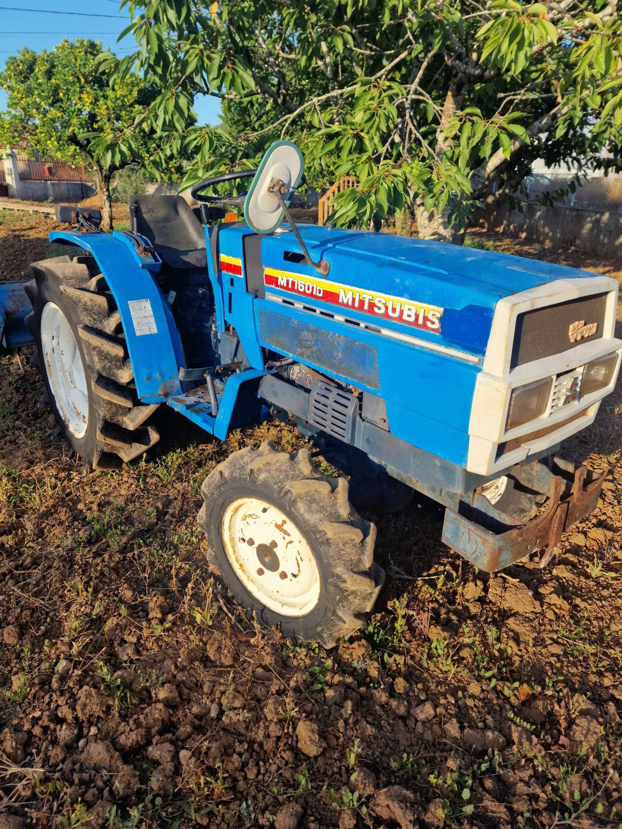 Trator Mitsubishi 4x4 MT 1601 D