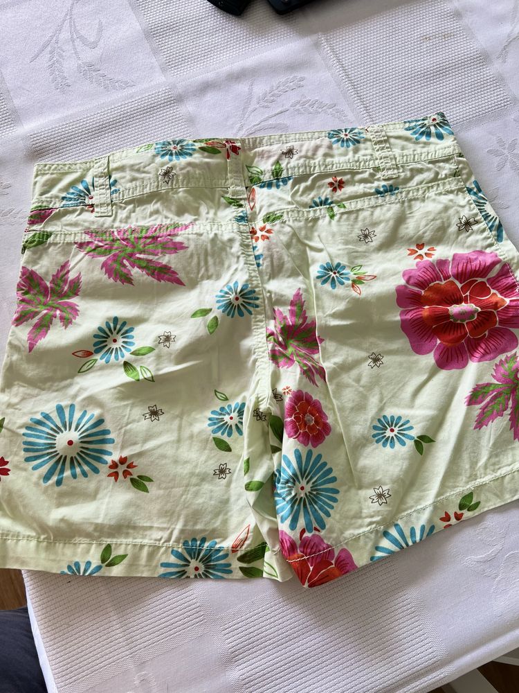 Calções com flores