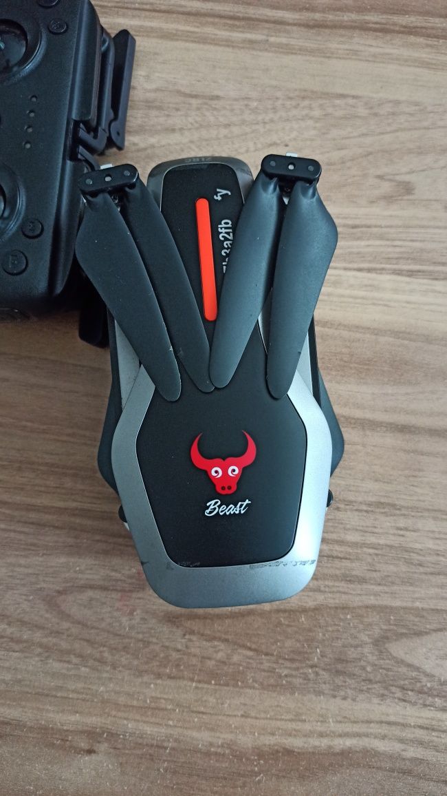 Dron beast sg906 z kamerą