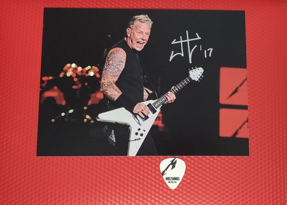 Автограф и медиатор Джеймса Хэтфилда. Metallica. James Hetfield.