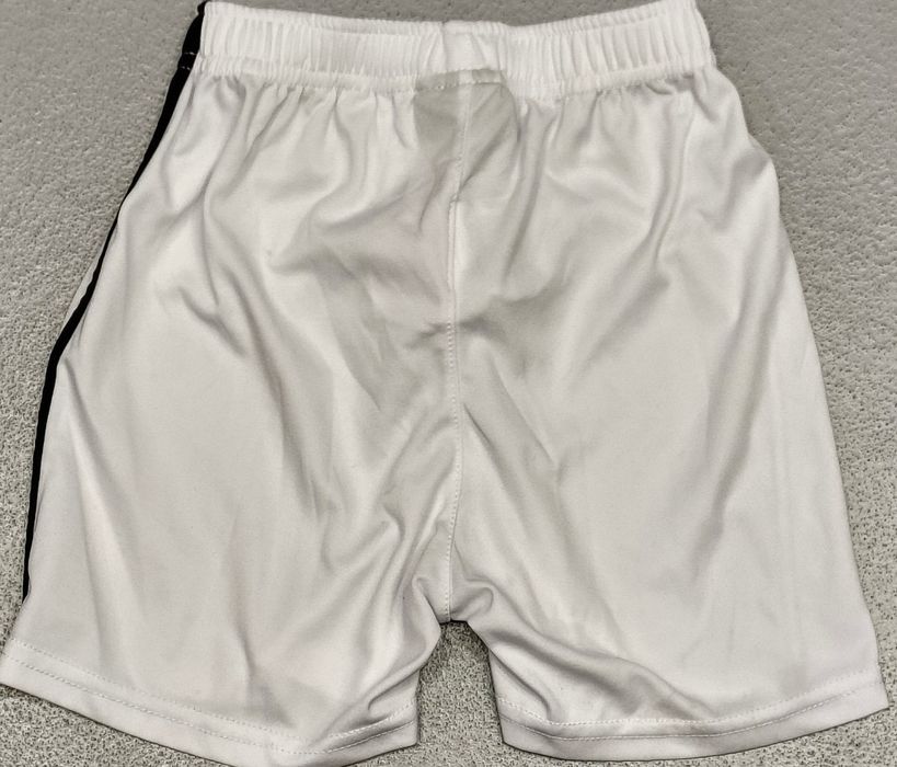 S) Real Madryt logowane spodenki klubowe Roz.116