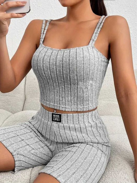 Conjuntos duas peças top + calção. Novos.