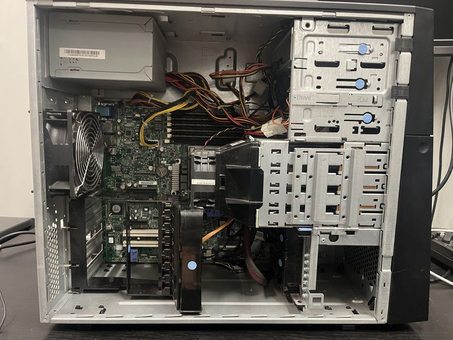 Сервер IBM x3200 m3 7328, xeon 3400, 10gb памяті, добре працює