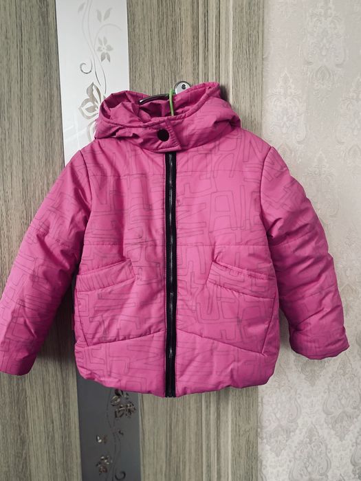 Продам зимову курточку на дівчинку