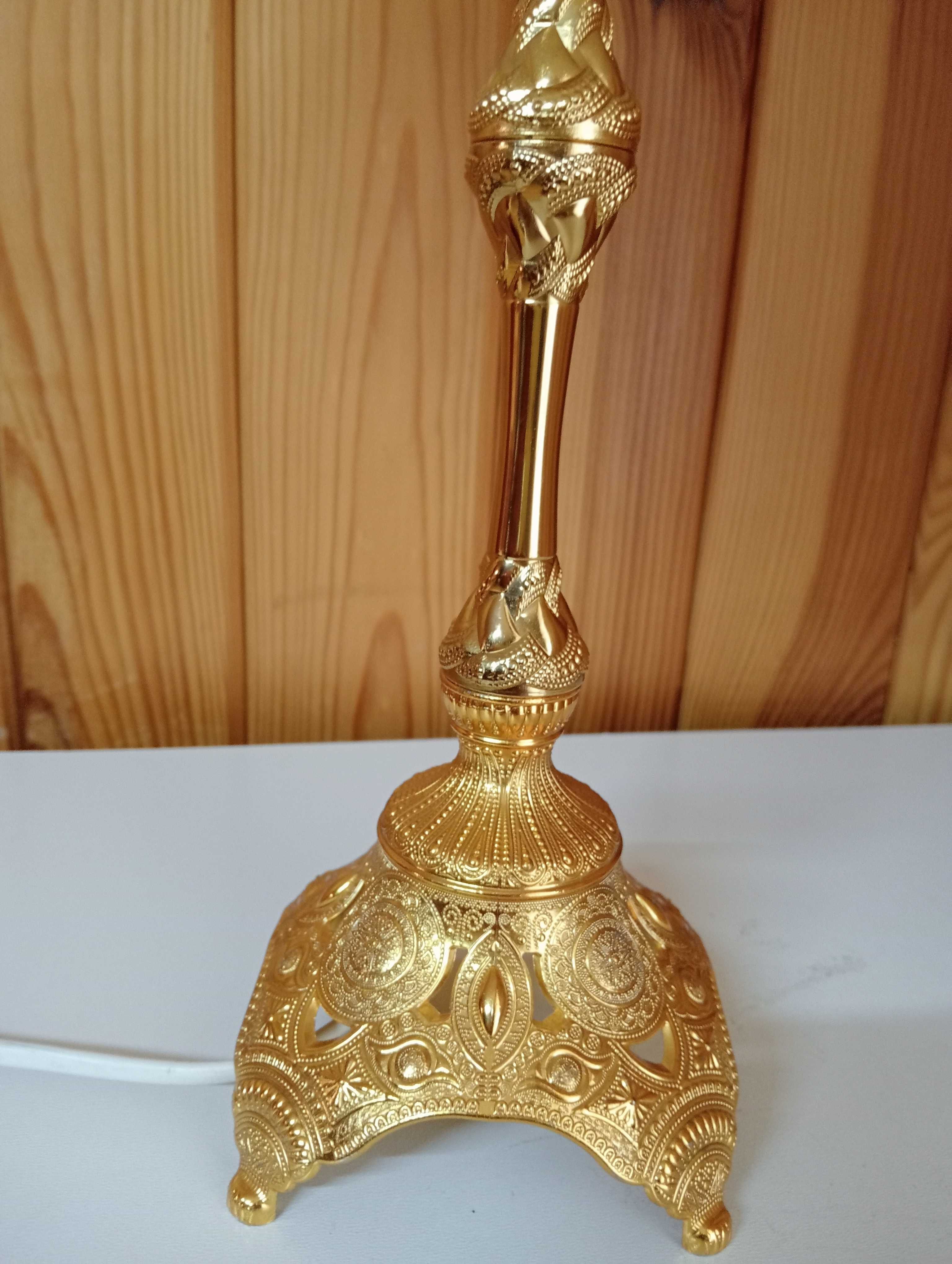 Lampka stołowa w kolorze złotym