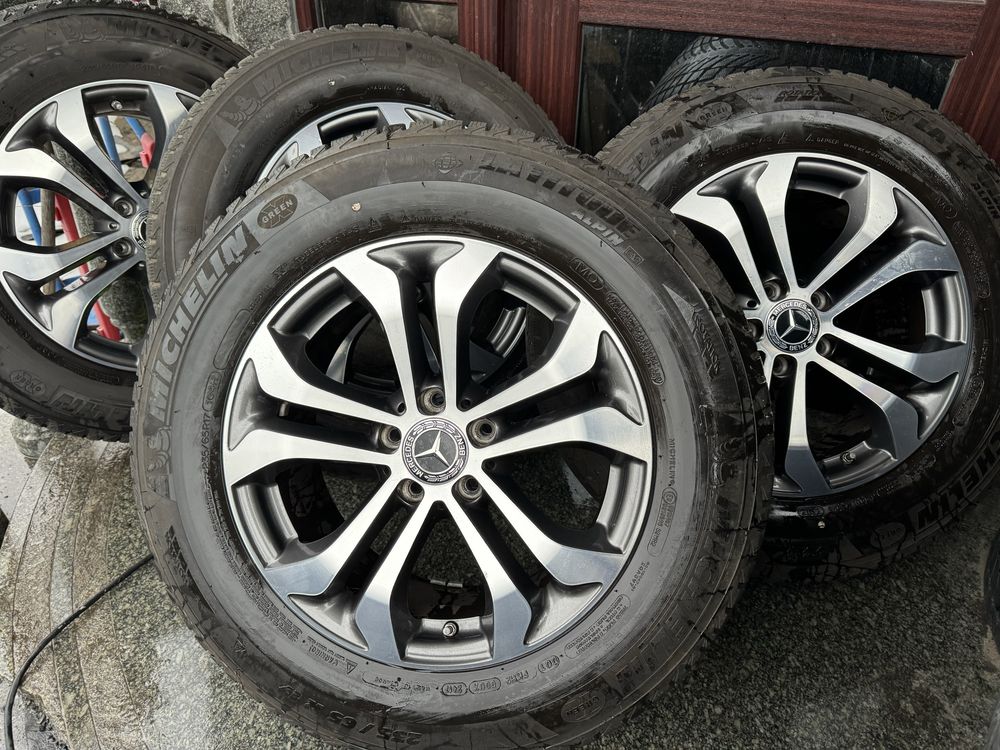 Продам оригинальные диски Metcedes с резиной 235/65/17 Michelin