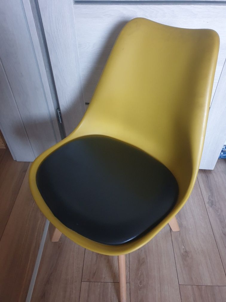 Krzesła kolor musztardowy 2szt