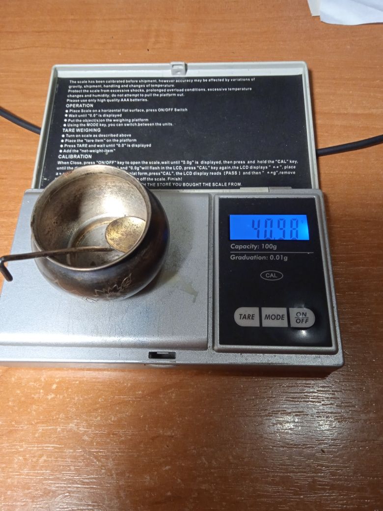 Серебрая крупная 41 гр солонка с ложкой 875 проба 20е года.