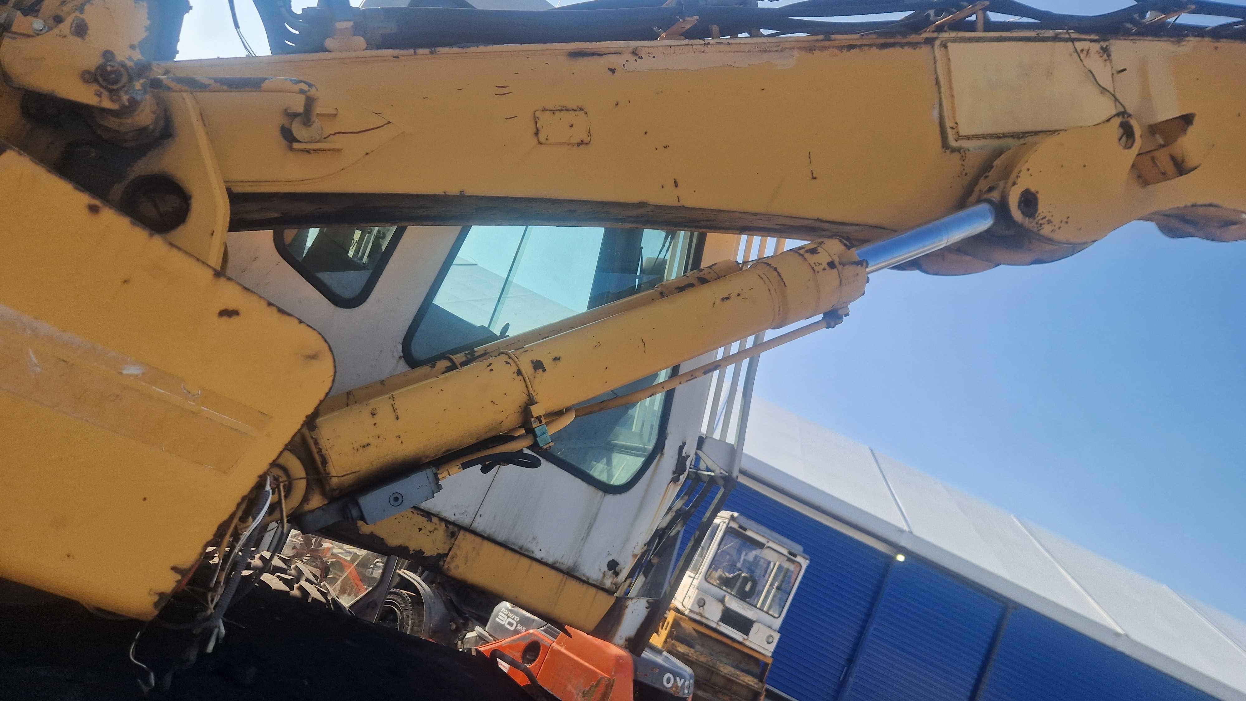 koparka liebherr A 924 litronic koła 1100r20 łożysko obrotu wieniec