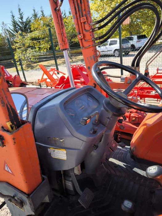 Trator Kioti DK45 com Carregador Frontal