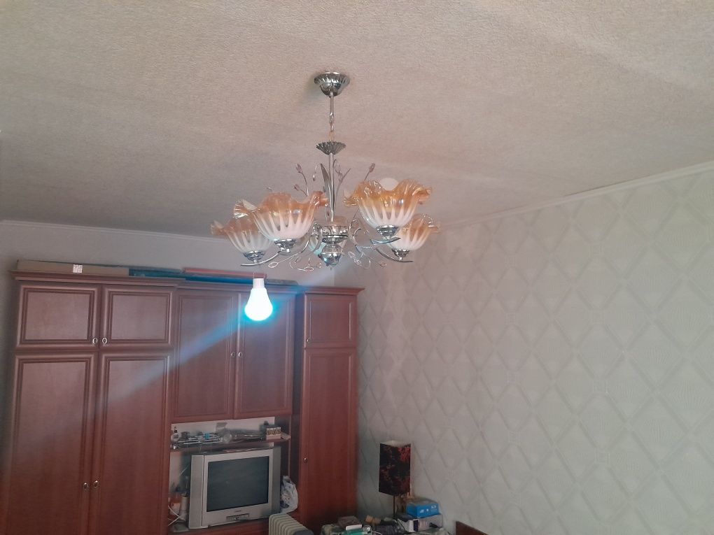 Продам яркую лампу до 8 часов непрерывного свечения