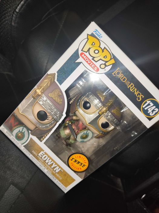 Funko Pop! Éowyn #1743 — CHASE — Lord of the Rings