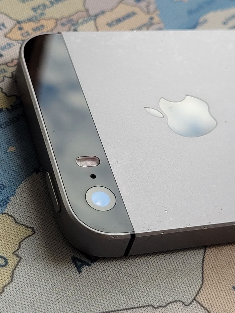 iPhone SE 32 GB Space Gray (A1723) + ładowarka, iOS 15.8.4