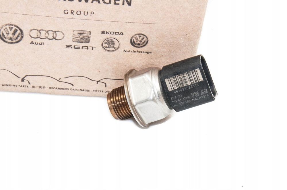 CZUJNIK CIŚNIENIA PALIWA AUDI VW SKODA 04L906054