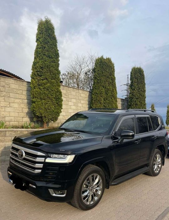 Toyota Land Cruiser 300