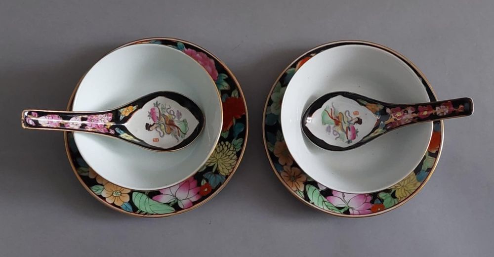 Miseczki chiński z łyżeczkami.2 szt.