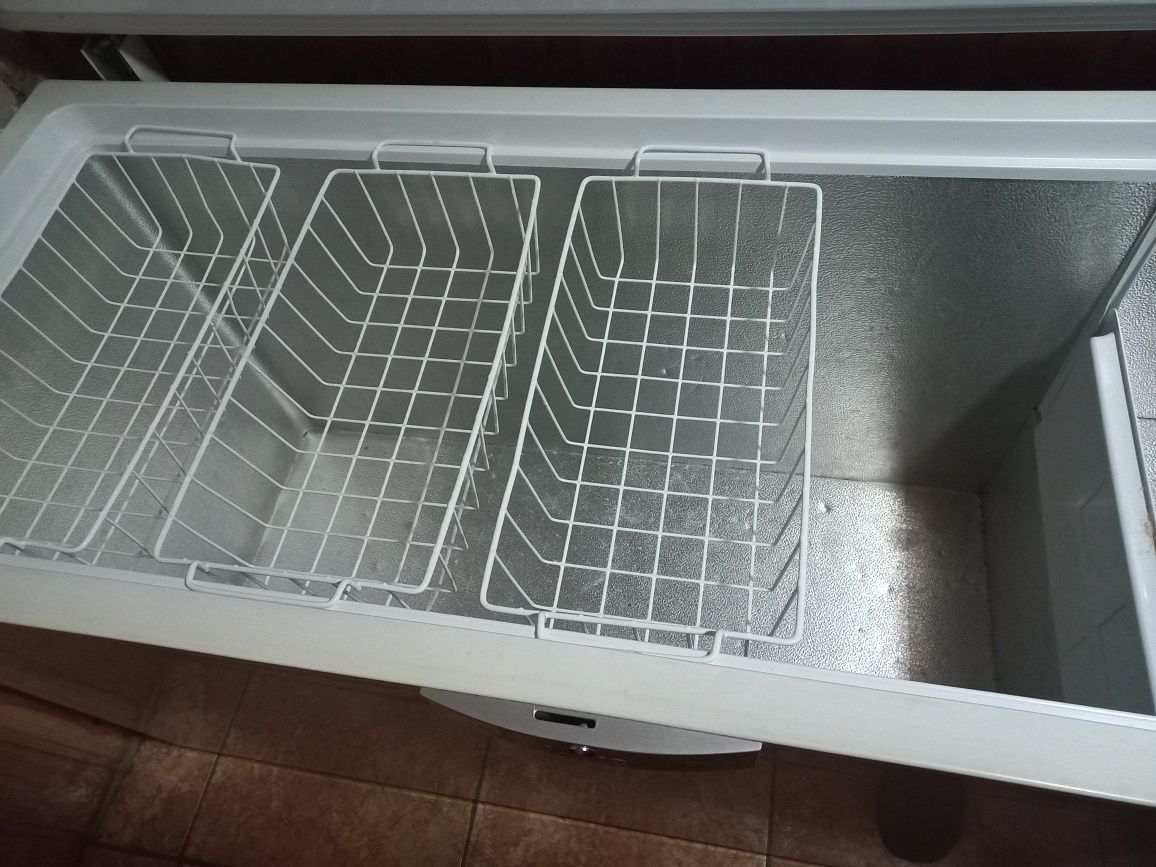 Продам морозильну камеру BEKO ( Лар )