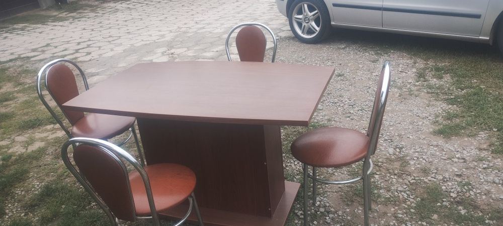 Sprzedam stół i 4 krzesła