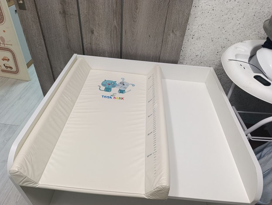 Пеленальний, сповивальний стіл, комод. Пеленатор