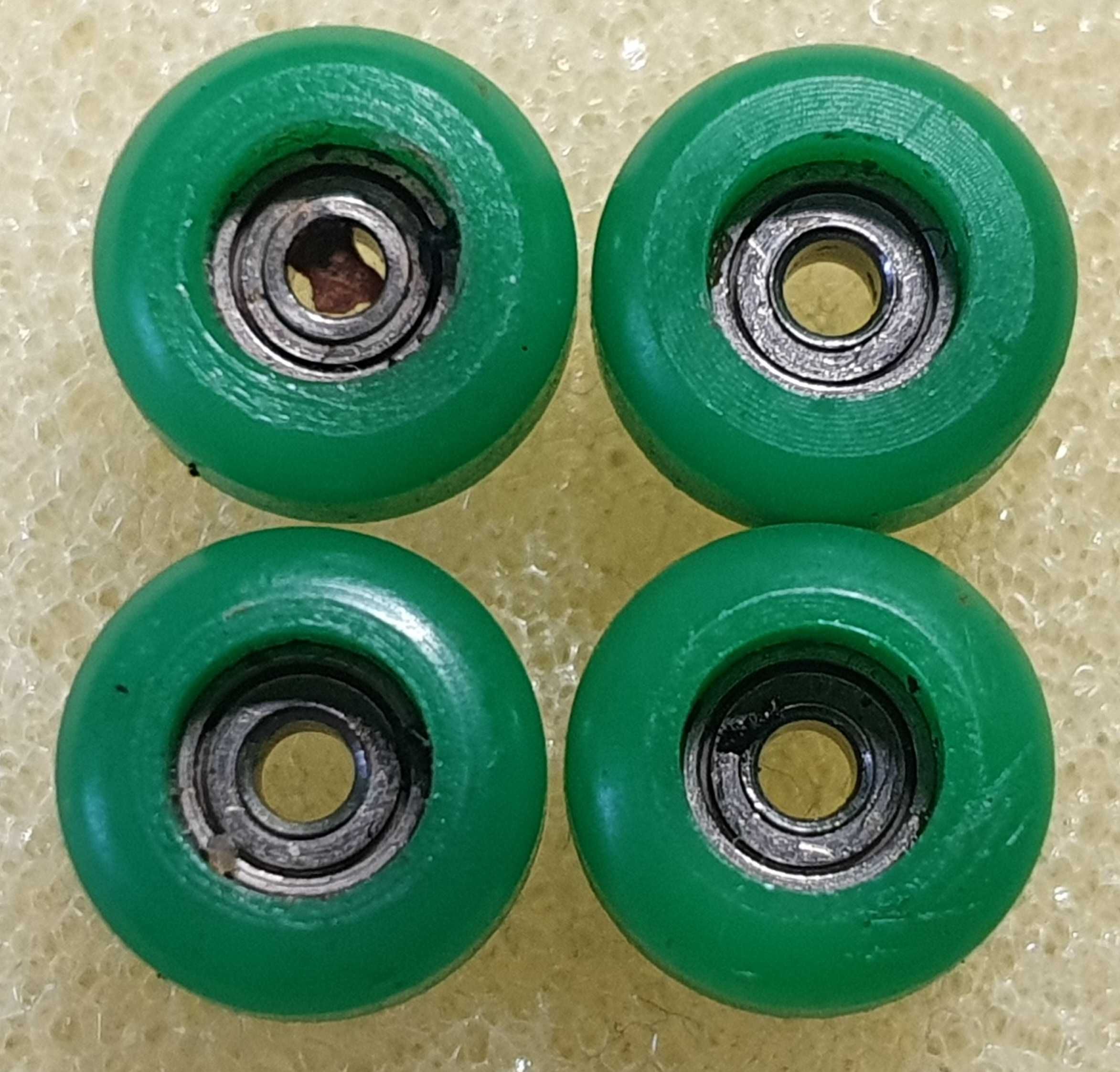 Колеса для фингербора Custom зеленые