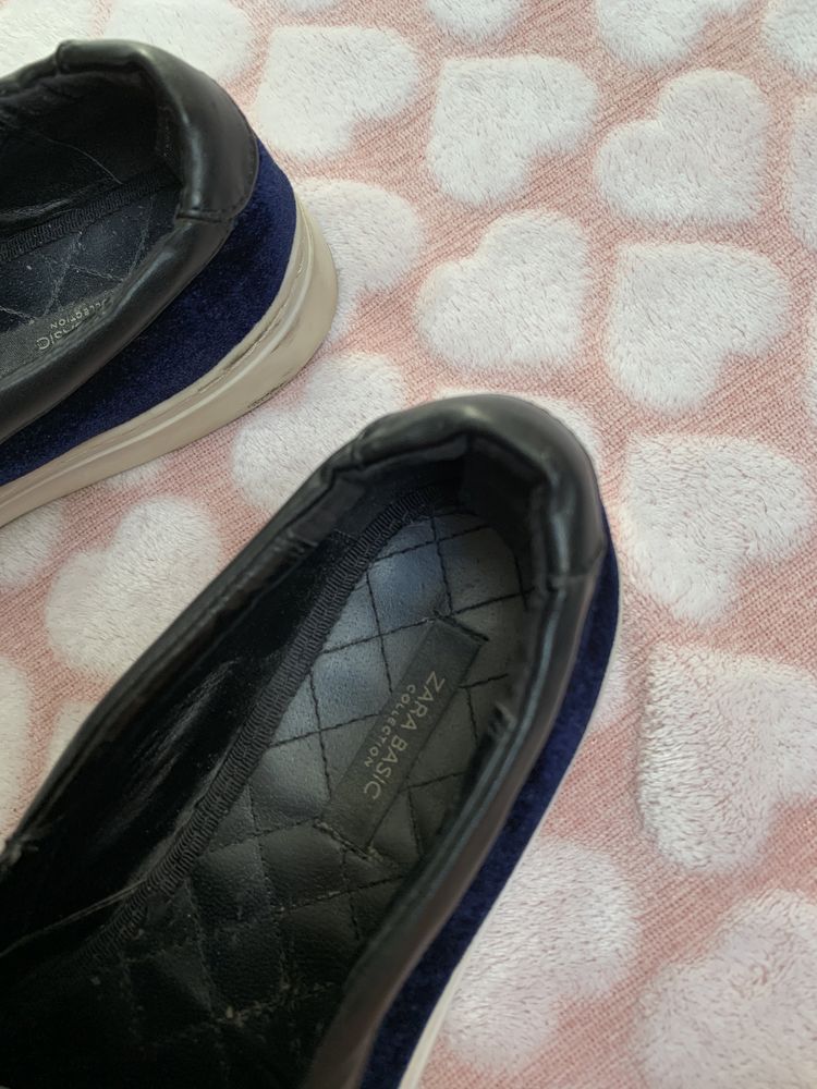 Grantowe, welurowe buty typu slip on marki Zara, w rozmiarze 38