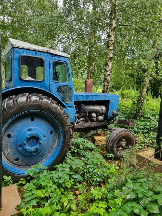 Трактор Т-40 на ходу