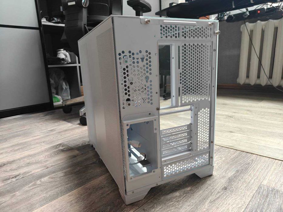 Корпус Lian Li O11 Vision