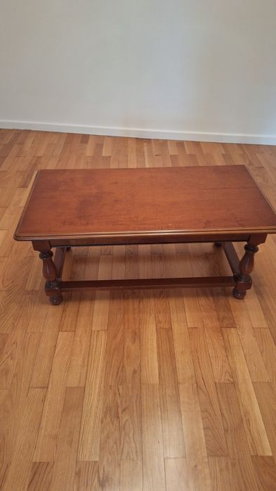 Mesa de centro em madeira .
